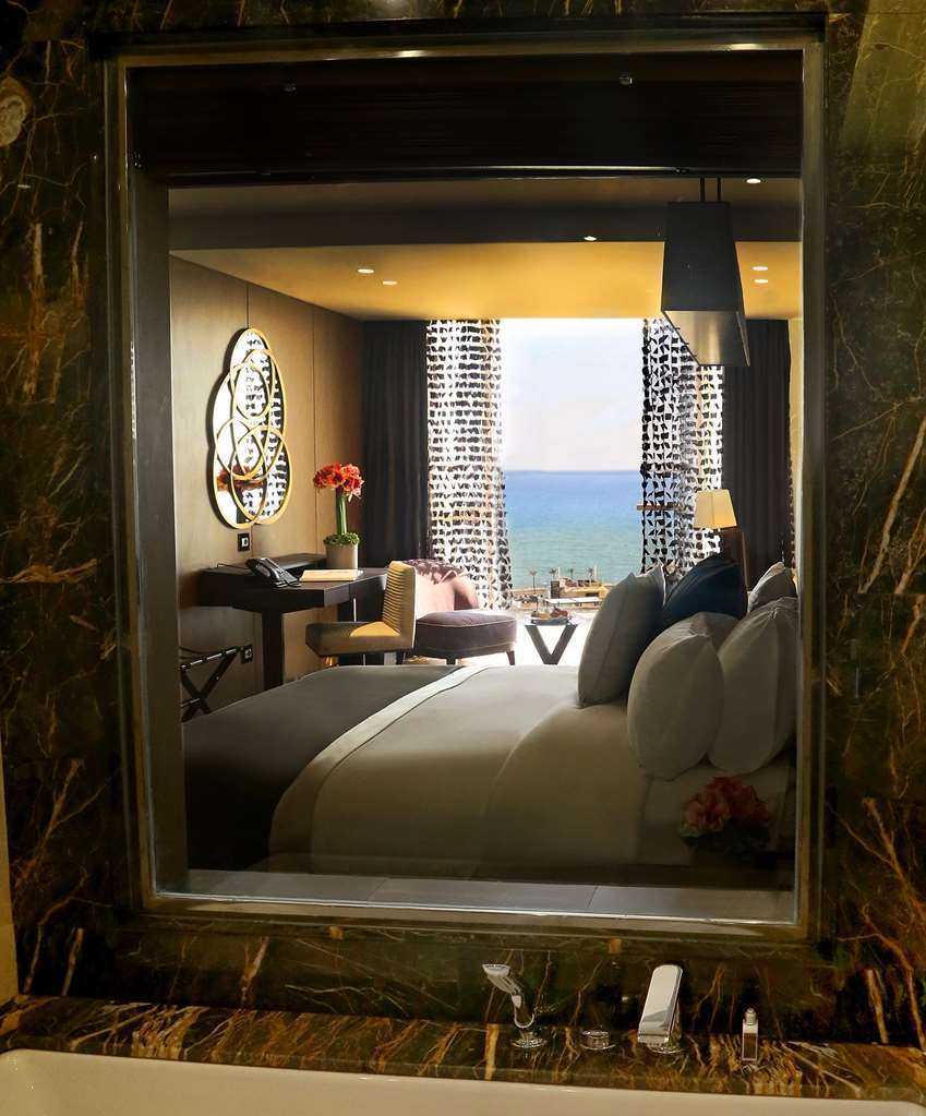 Lancaster Plaza Hotel