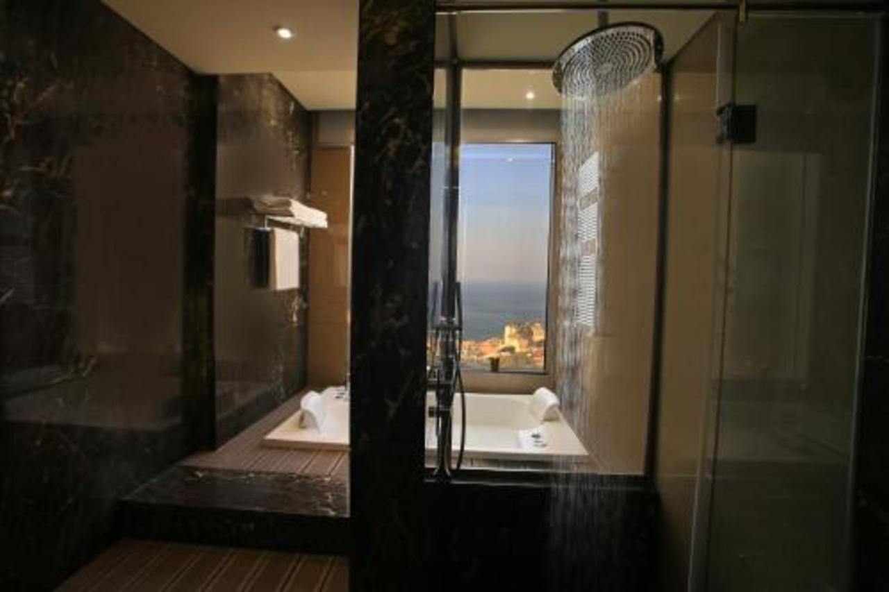 Lancaster Plaza Hotel 5*